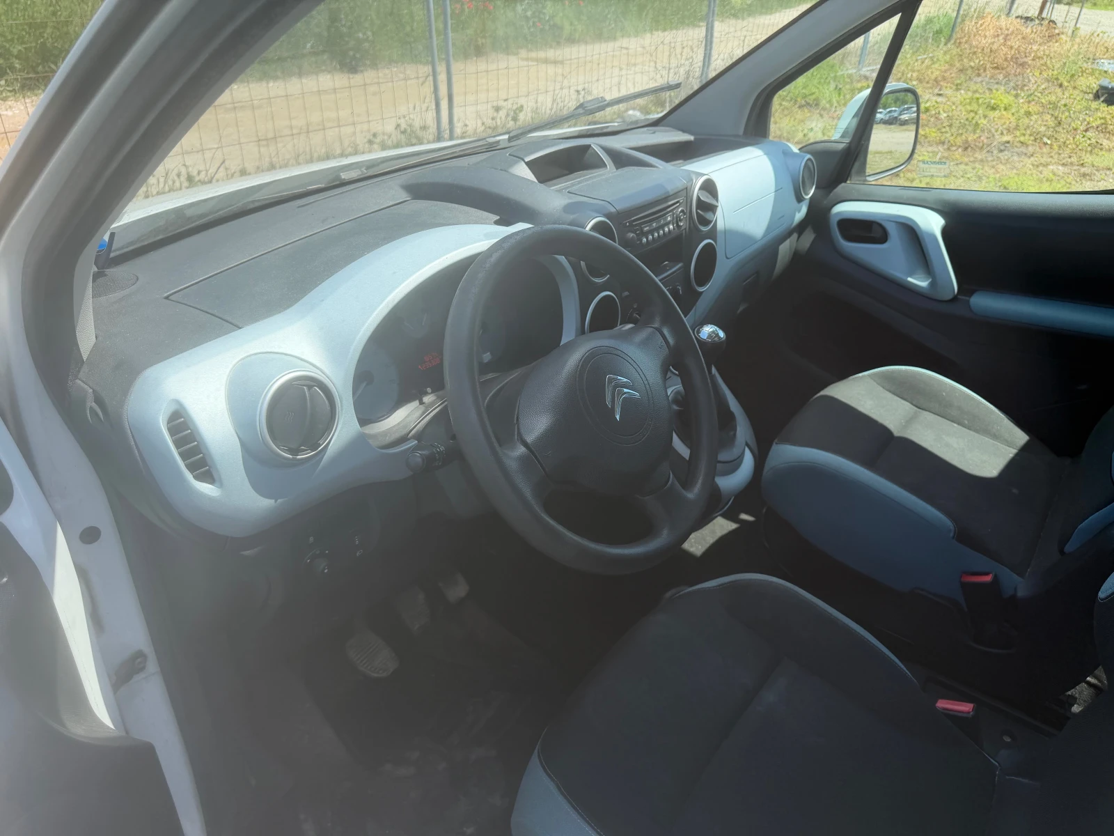 Citroen Berlingo 1.6hdi, снимка 6 - Автомобили и джипове - 54667162