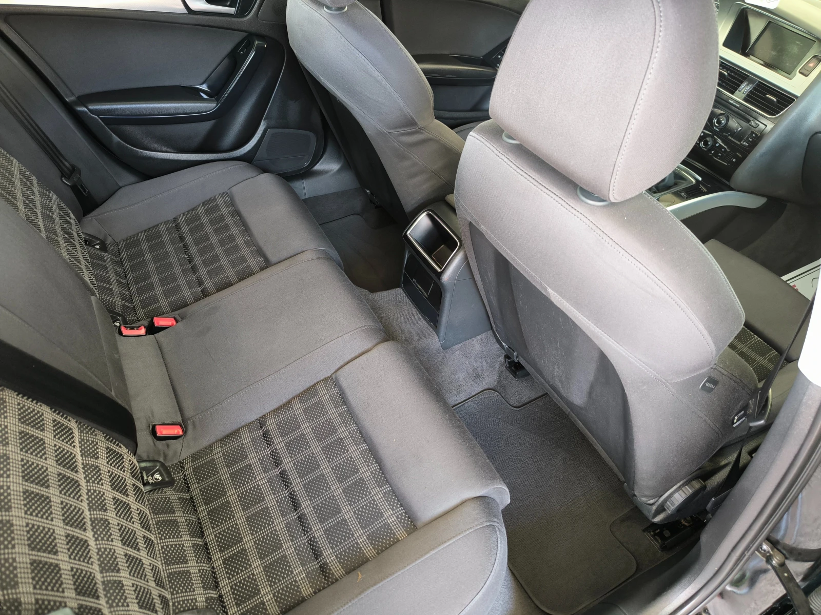 Audi A4 2, 0TDi-143k.c.6ckop.HABИ, S-Laine, LED, FACELiFT, снимка 13 - Автомобили и джипове - 54969133