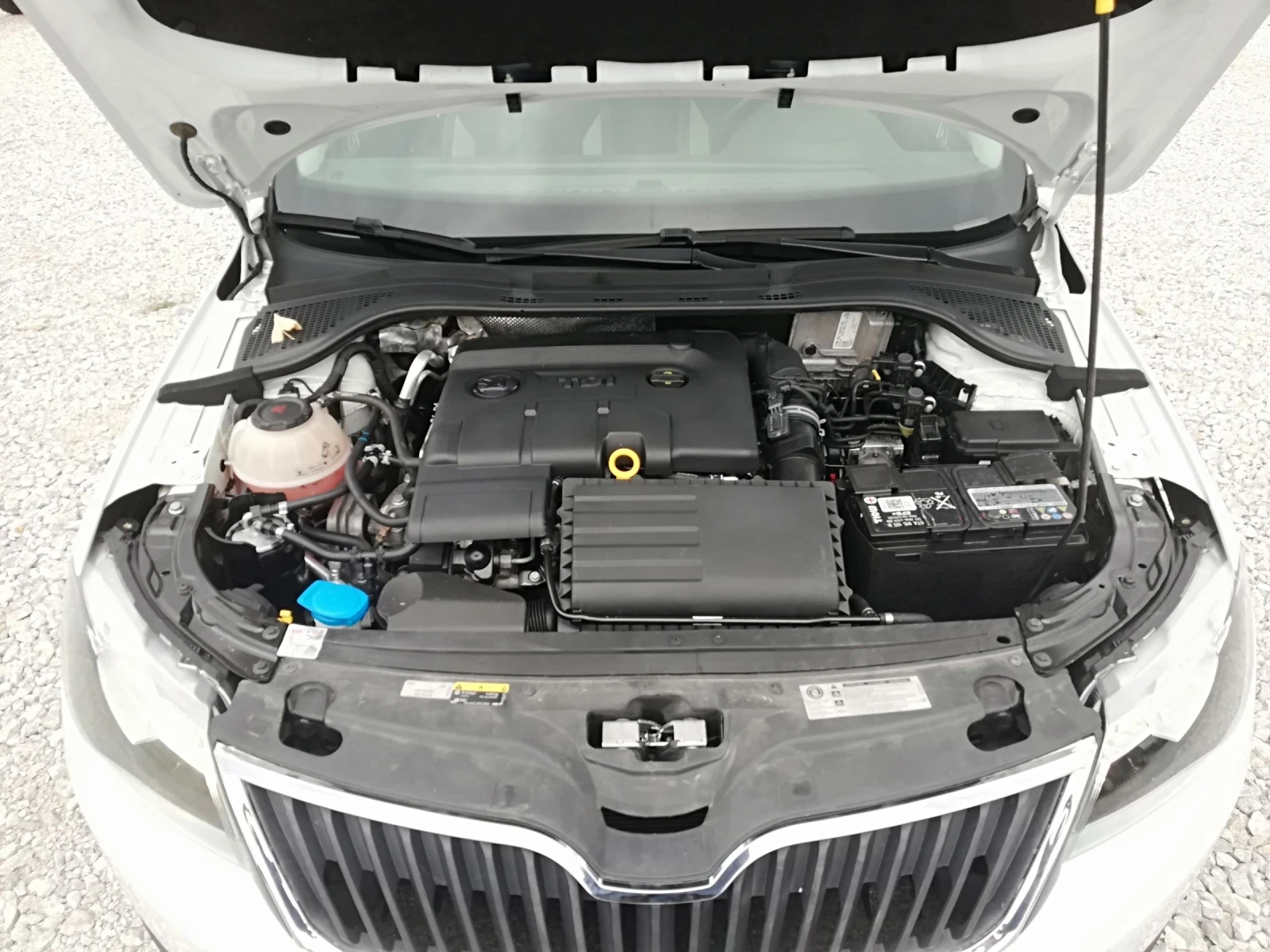 Skoda Rapid 1.4 tdi kli ITALIA, снимка 15 - Автомобили и джипове - 55401067