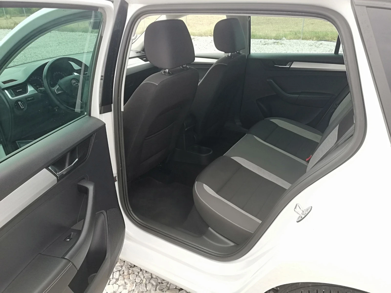 Skoda Rapid 1.4 tdi kli ITALIA, снимка 10 - Автомобили и джипове - 55401067
