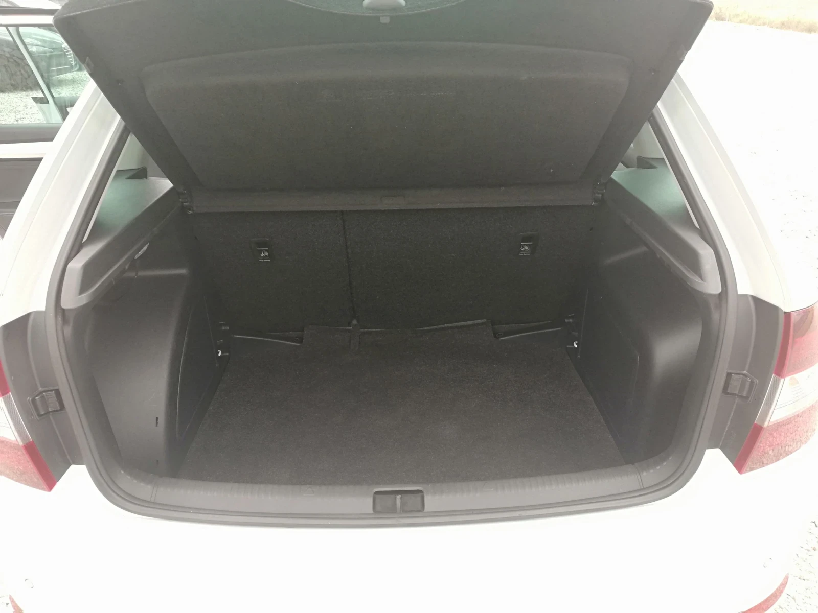 Skoda Rapid 1.4 tdi kli ITALIA, снимка 11 - Автомобили и джипове - 55401067