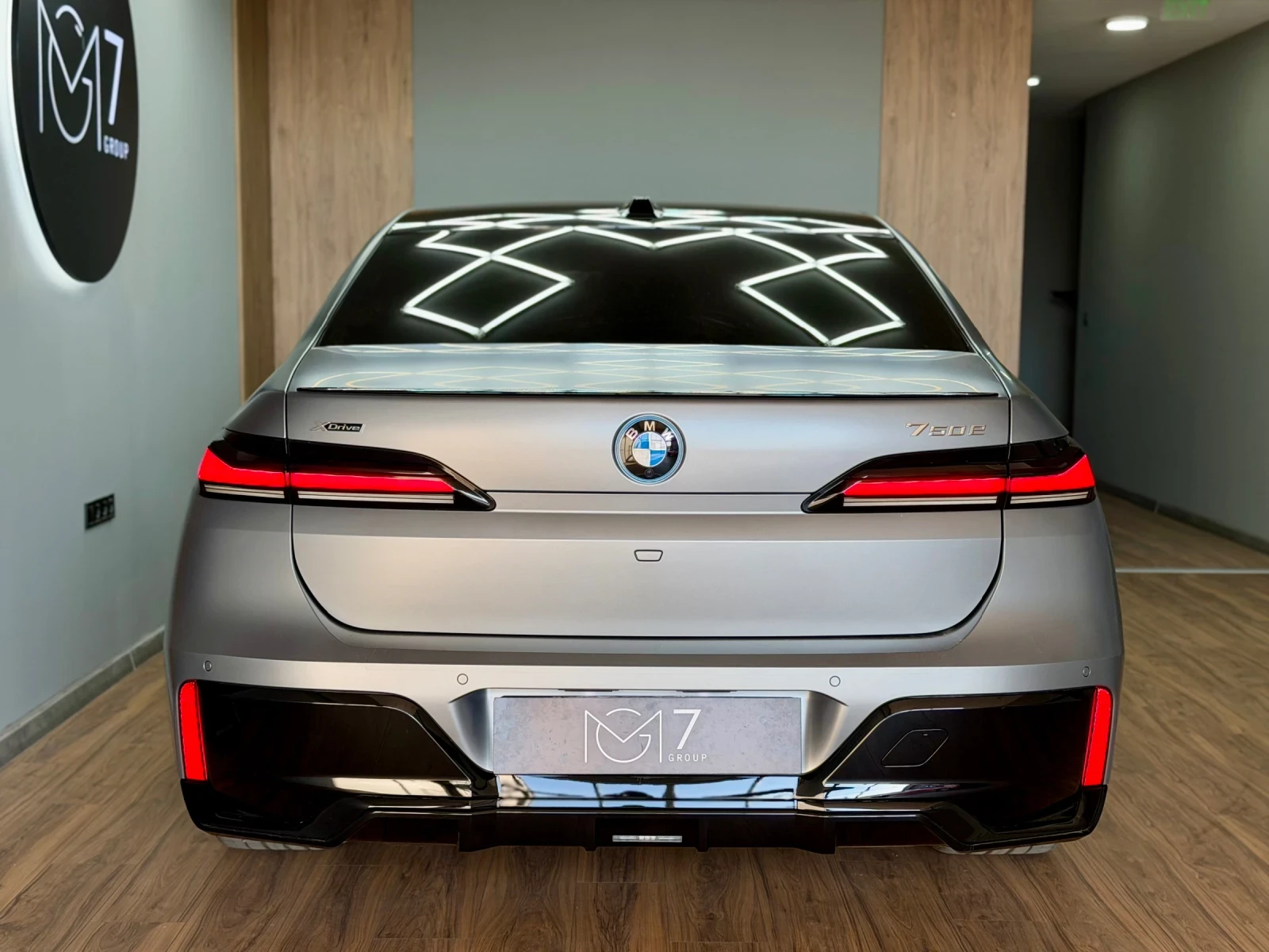 BMW 750 e xDrive M sport Theatre Screen 1-ви Собственик , снимка 2 - Автомобили и джипове - 55618534