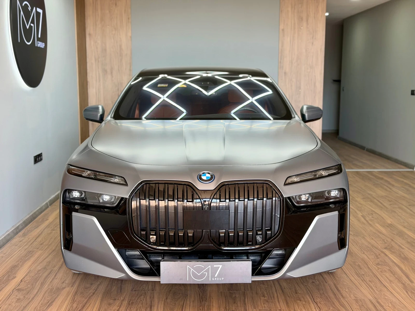 BMW 750 e xDrive M sport Theatre Screen 1-ви Собственик 