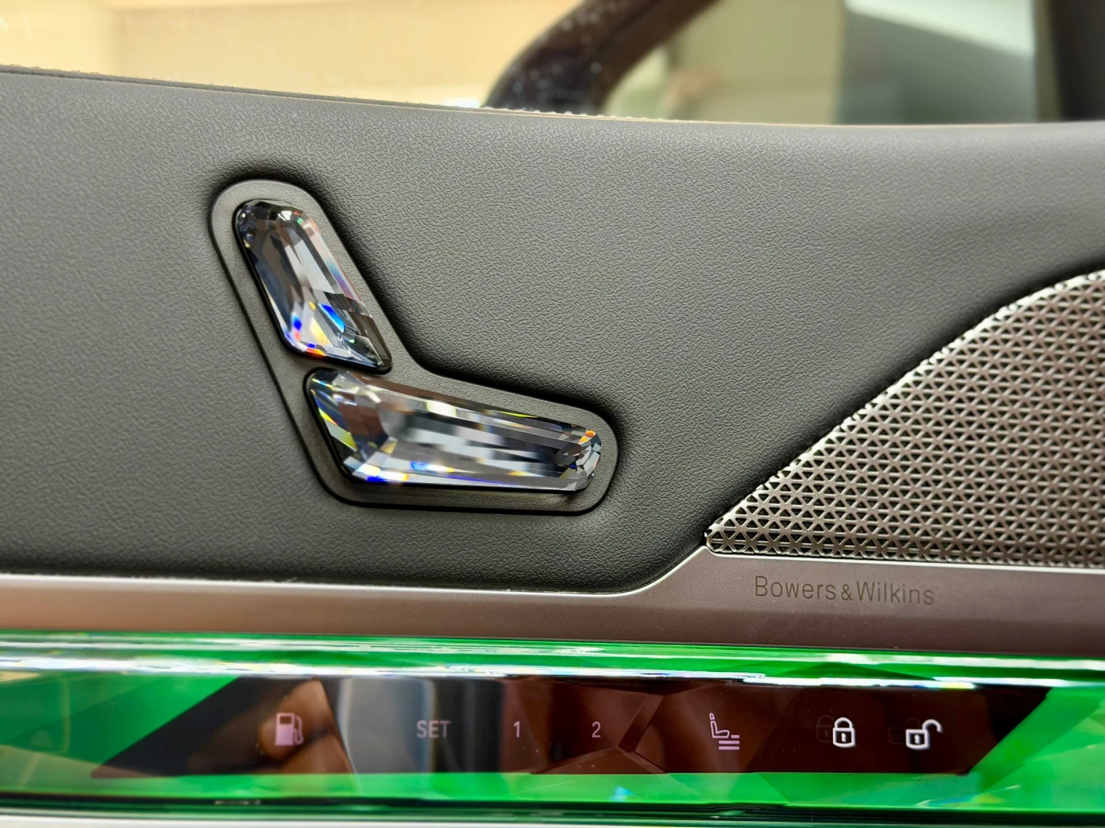 BMW 750 e xDrive M sport Theatre Screen 1-ви Собственик , снимка 7 - Автомобили и джипове - 55618534