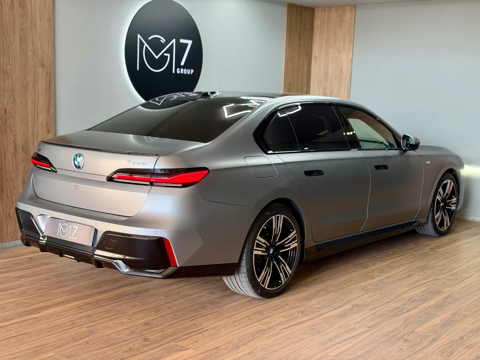 BMW 750 e xDrive M sport Theatre Screen 1-ви Собственик , снимка 4 - Автомобили и джипове - 55618534