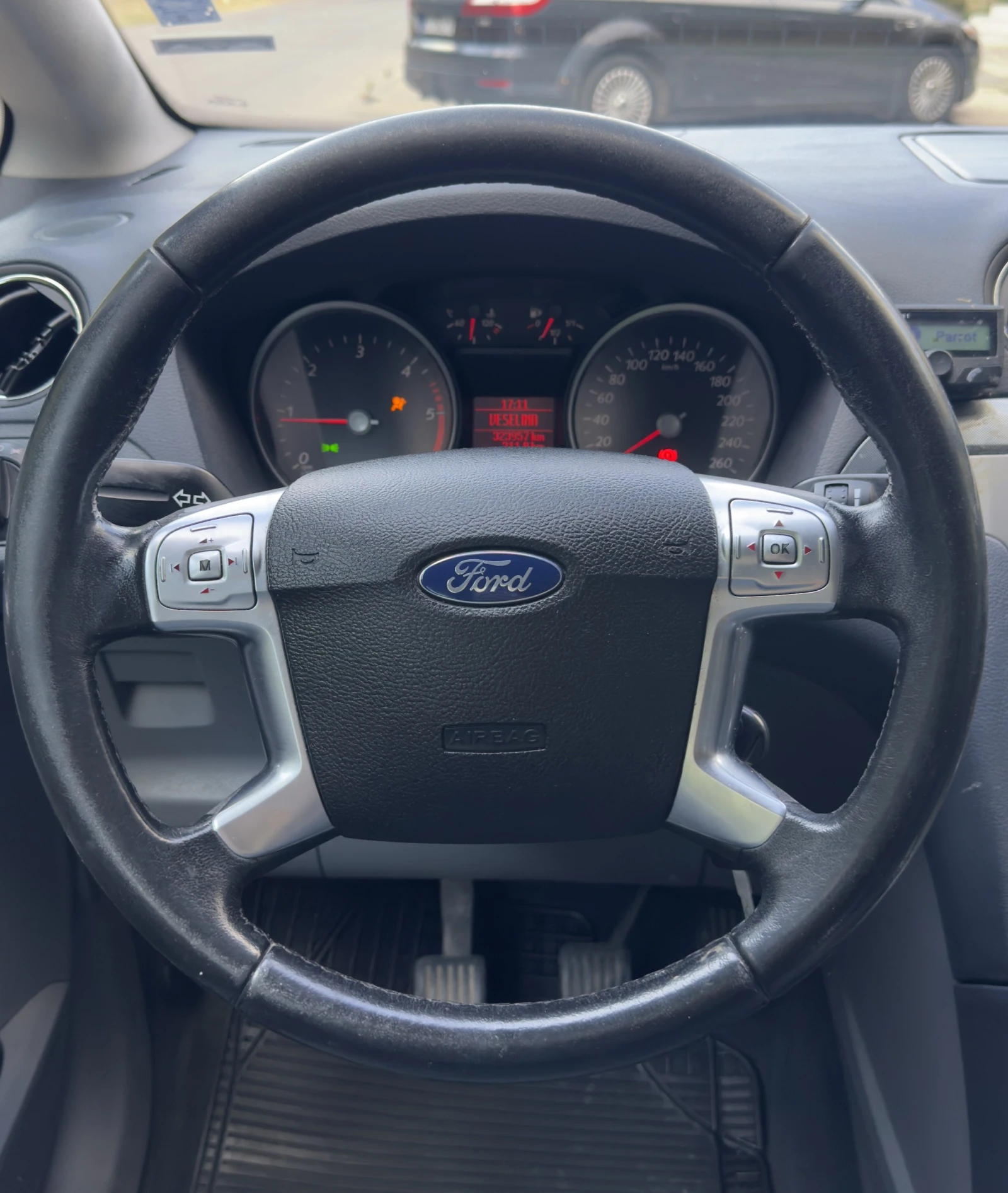 Ford S-Max 2.0Cdti* Климатроник* 6 скорости* Лизинг* Бартер, снимка 11 - Автомобили и джипове - 55839309