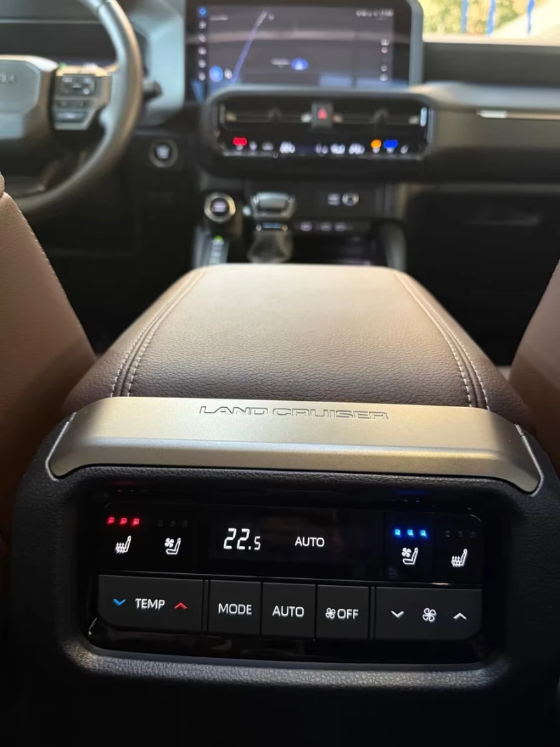 Toyota Land cruiser LC250/204HP/TEC-EDITION/7S/PANO/HUD/JBL/360/588g, снимка 11 - Автомобили и джипове - 52400005
