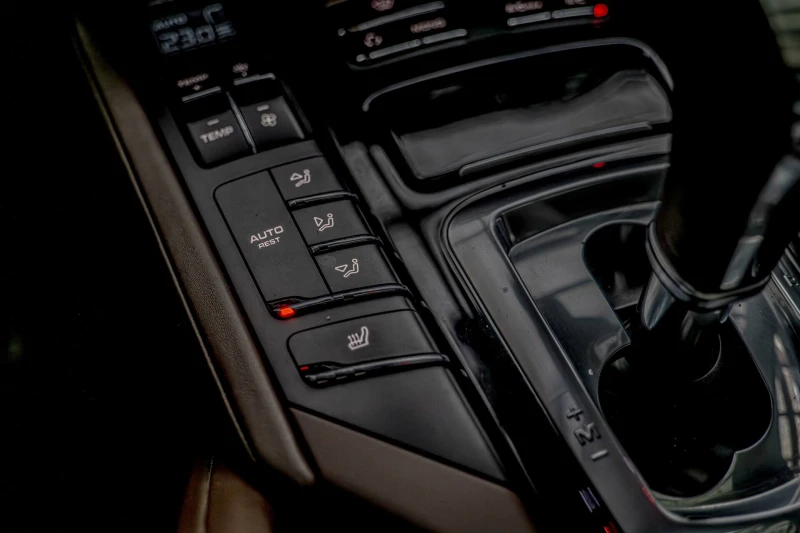 Porsche Cayenne 4.2TDI/PDLS/PCM/Камера/Подгрев/Панорама/Side Assis, снимка 12 - Автомобили и джипове - 53448382