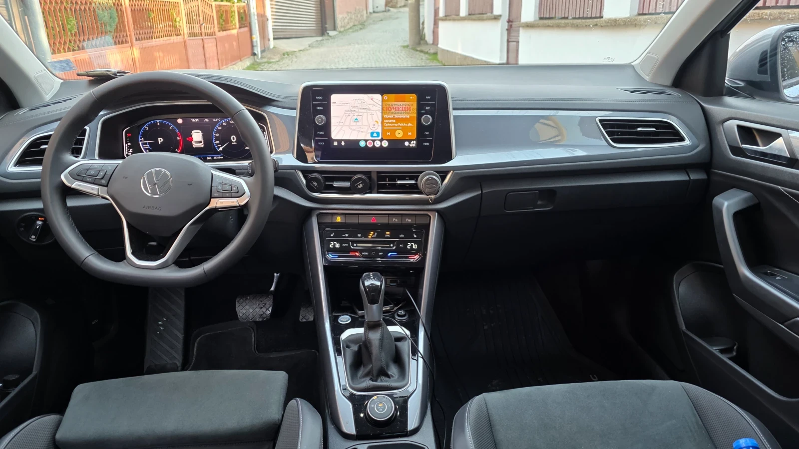 VW T-Roc, снимка 11 - Автомобили и джипове - 53800568