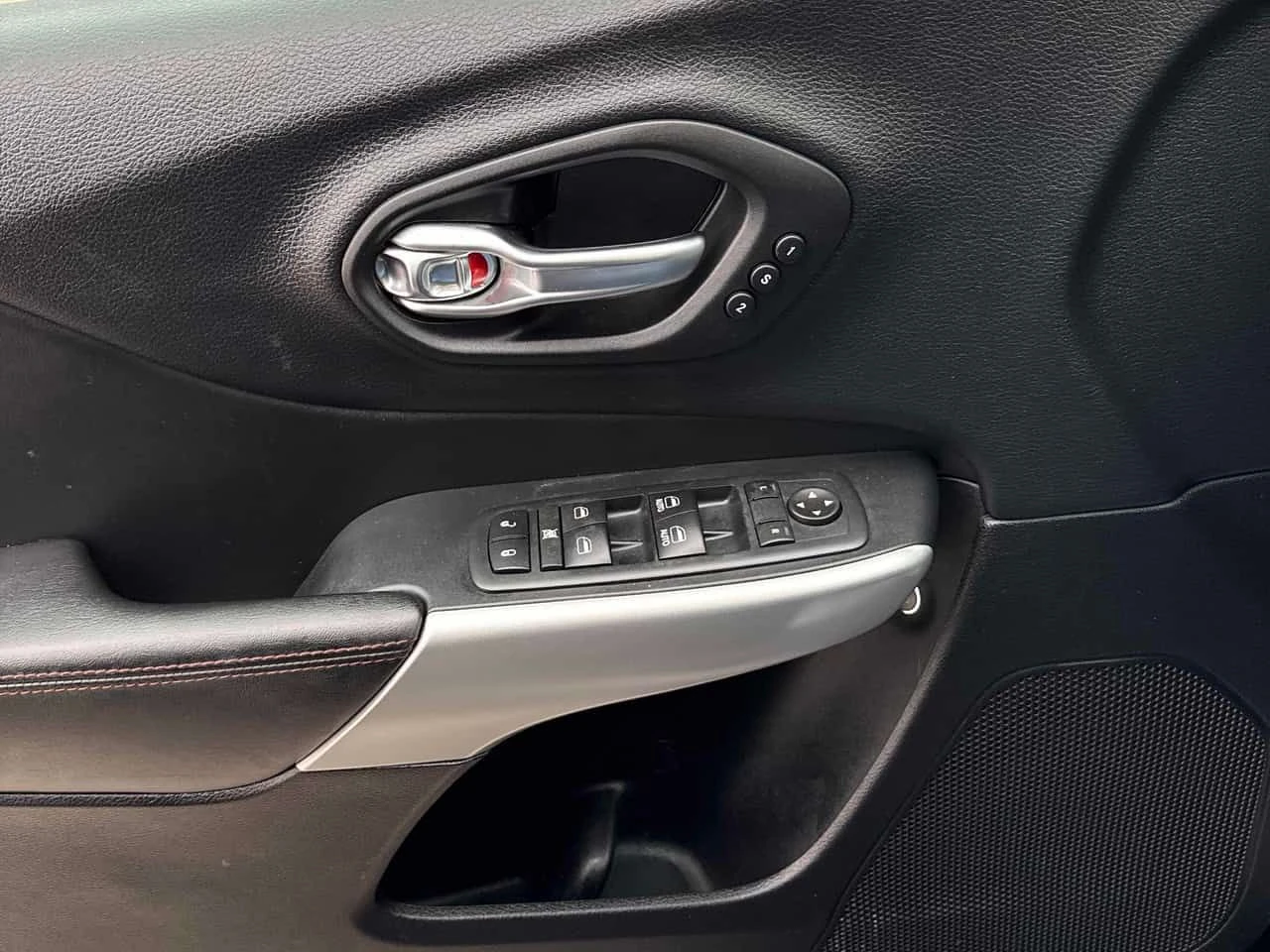 Jeep Cherokee * L Plus Pkg * 2 КЛЮЧА* ПОДГРЕВ* KEYLESS* PANO* , снимка 16 - Автомобили и джипове - 53827690