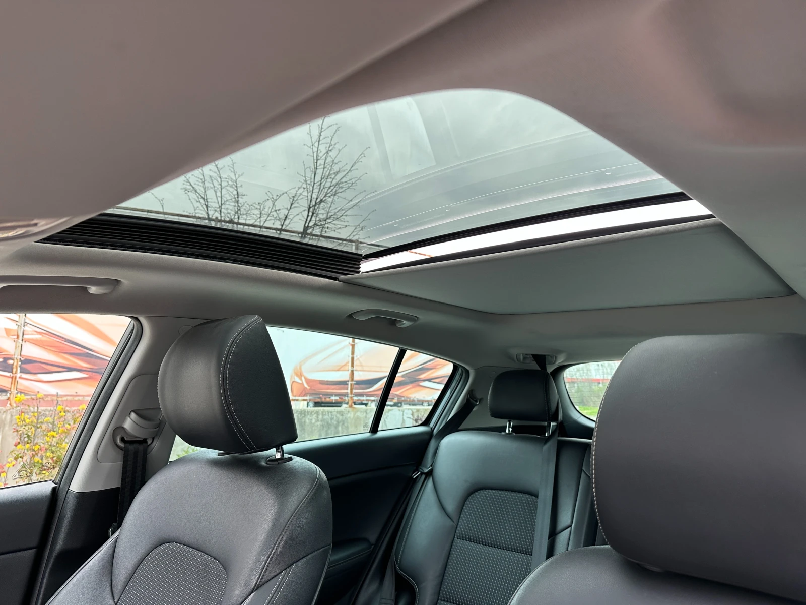 Kia Sportage 1.7CRDi/Автоматик/Панорама, снимка 11 - Автомобили и джипове - 54256135