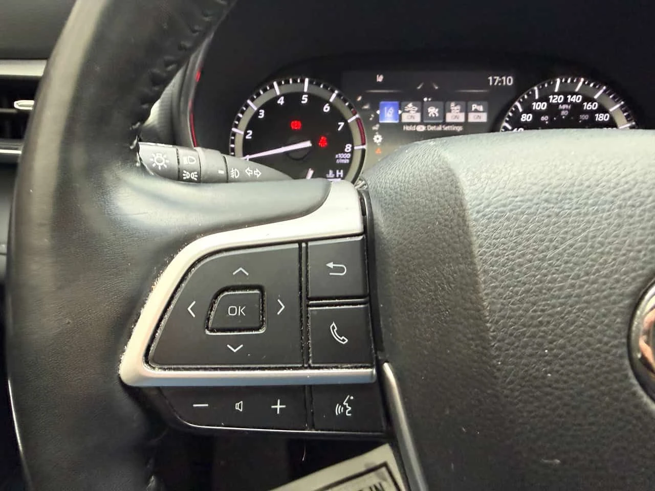 Toyota Highlander LIMITED * 360 КАМЕРА* ОБДУХВАНЕ* HEAD UP* ПАНОРАМА, снимка 11 - Автомобили и джипове - 54428516
