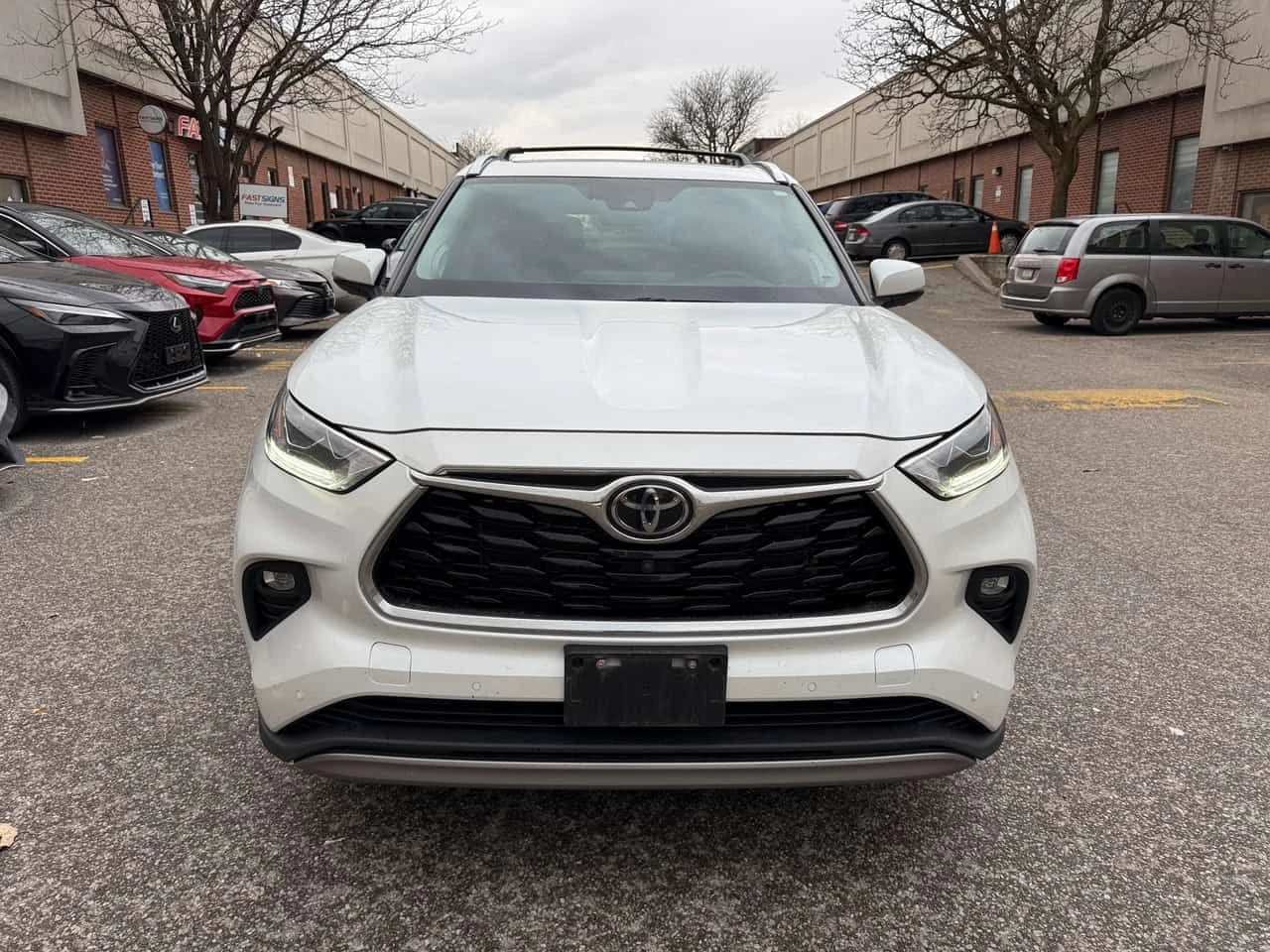 Toyota Highlander LIMITED * 360 КАМЕРА* ОБДУХВАНЕ* HEAD UP* ПАНОРАМА, снимка 2 - Автомобили и джипове - 54428516