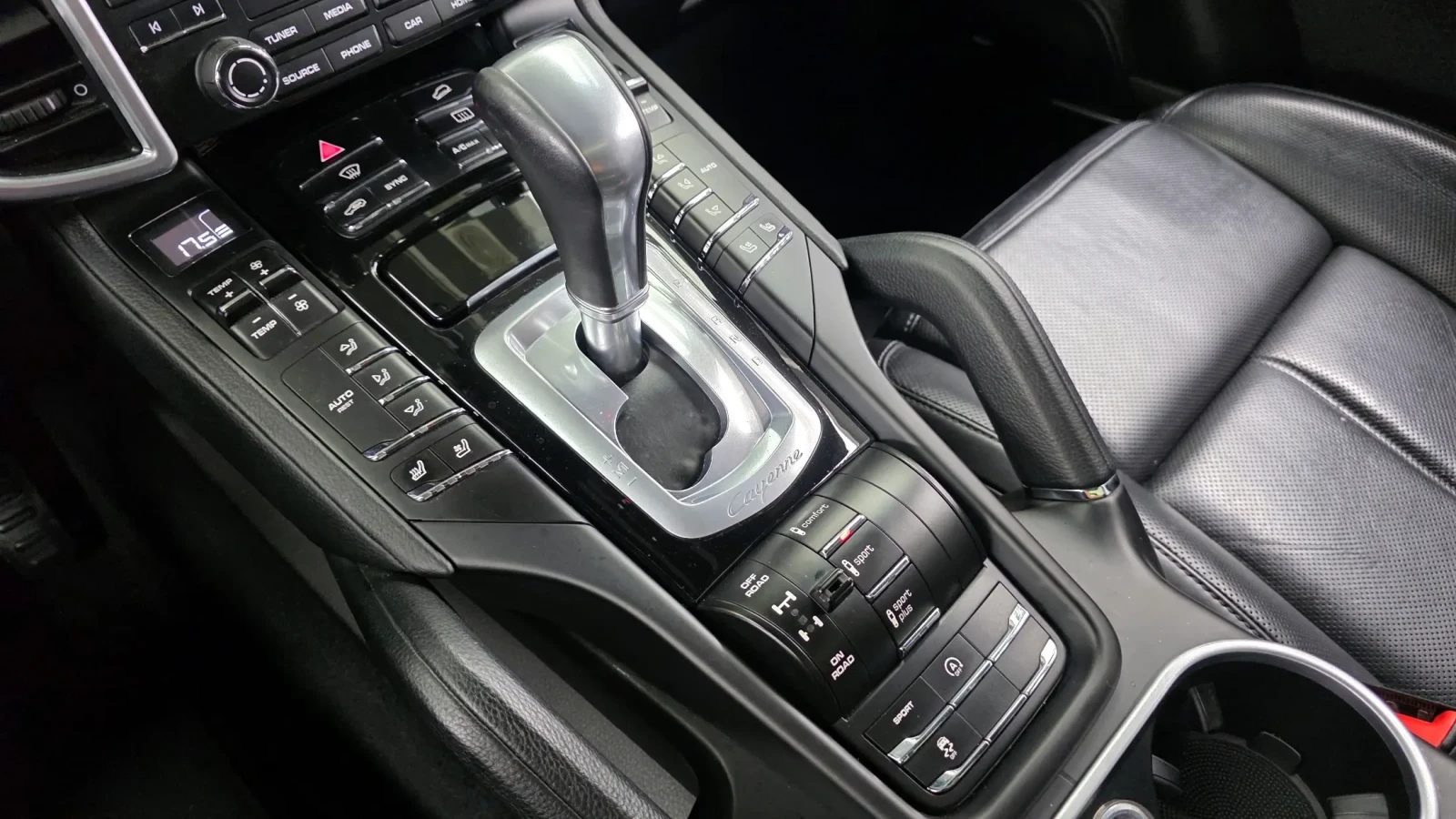 Porsche Cayenne 3.0 Platinum Edition, снимка 12 - Автомобили и джипове - 54713652