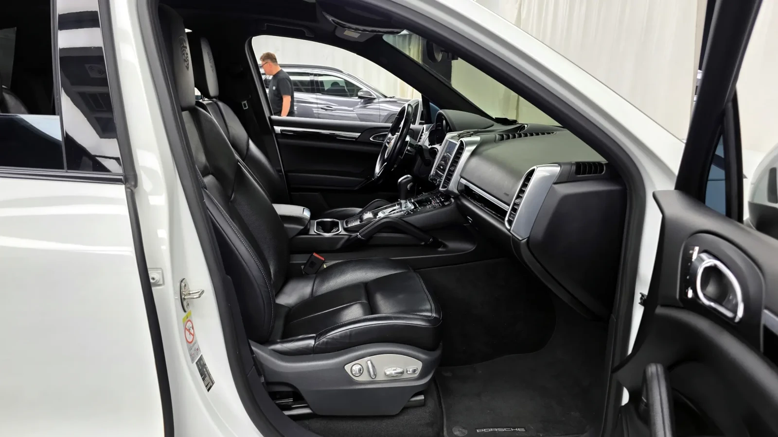 Porsche Cayenne 3.0 Platinum Edition, снимка 7 - Автомобили и джипове - 54713652