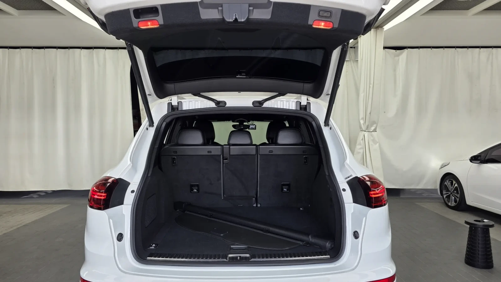 Porsche Cayenne 3.0 Platinum Edition, снимка 16 - Автомобили и джипове - 54713652