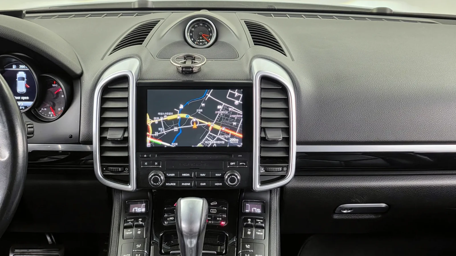 Porsche Cayenne 3.0 Platinum Edition, снимка 13 - Автомобили и джипове - 54713652