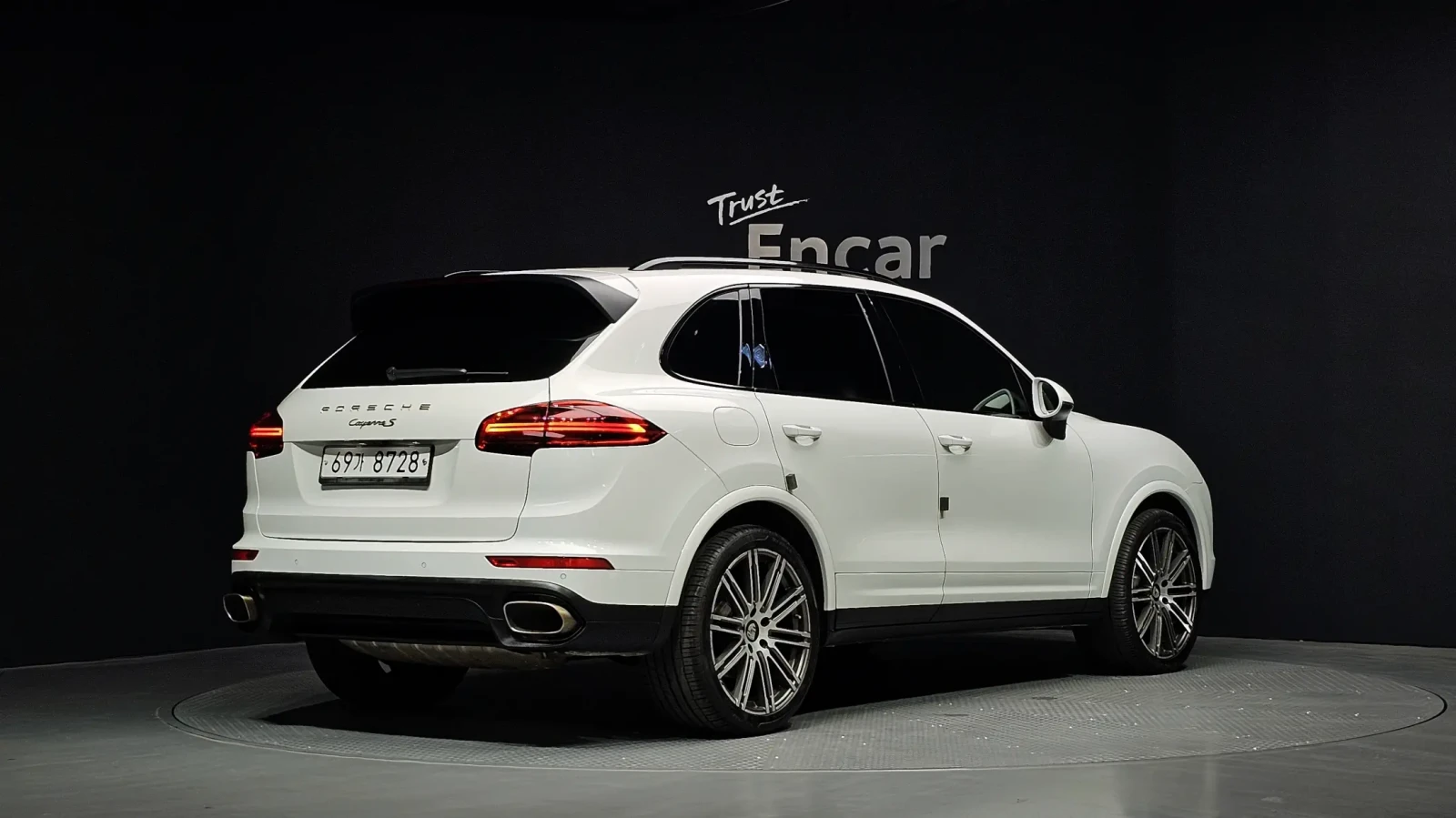 Porsche Cayenne 3.0 Platinum Edition, снимка 2 - Автомобили и джипове - 54713652
