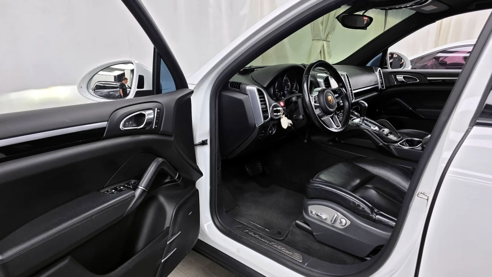 Porsche Cayenne 3.0 Platinum Edition, снимка 6 - Автомобили и джипове - 54713652