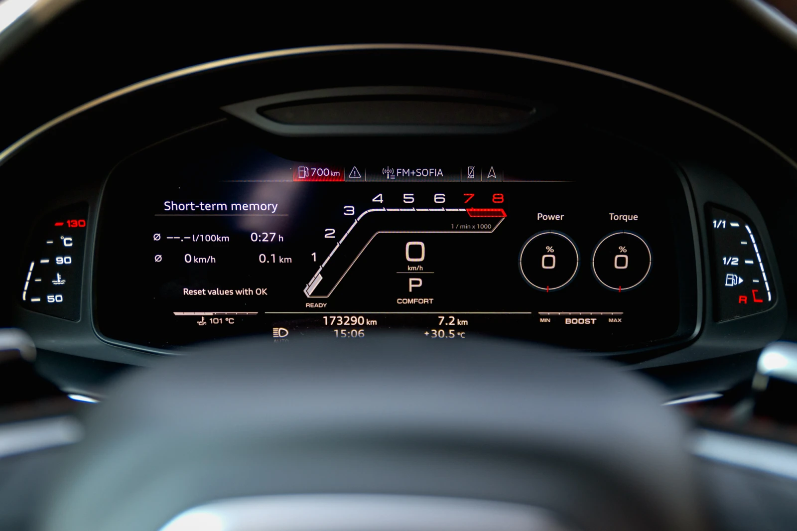 Audi RSQ8 V8 TFSI / FULL CARBON & ALCANTARA / CERAMIC / B&O , снимка 15 - Автомобили и джипове - 55796123