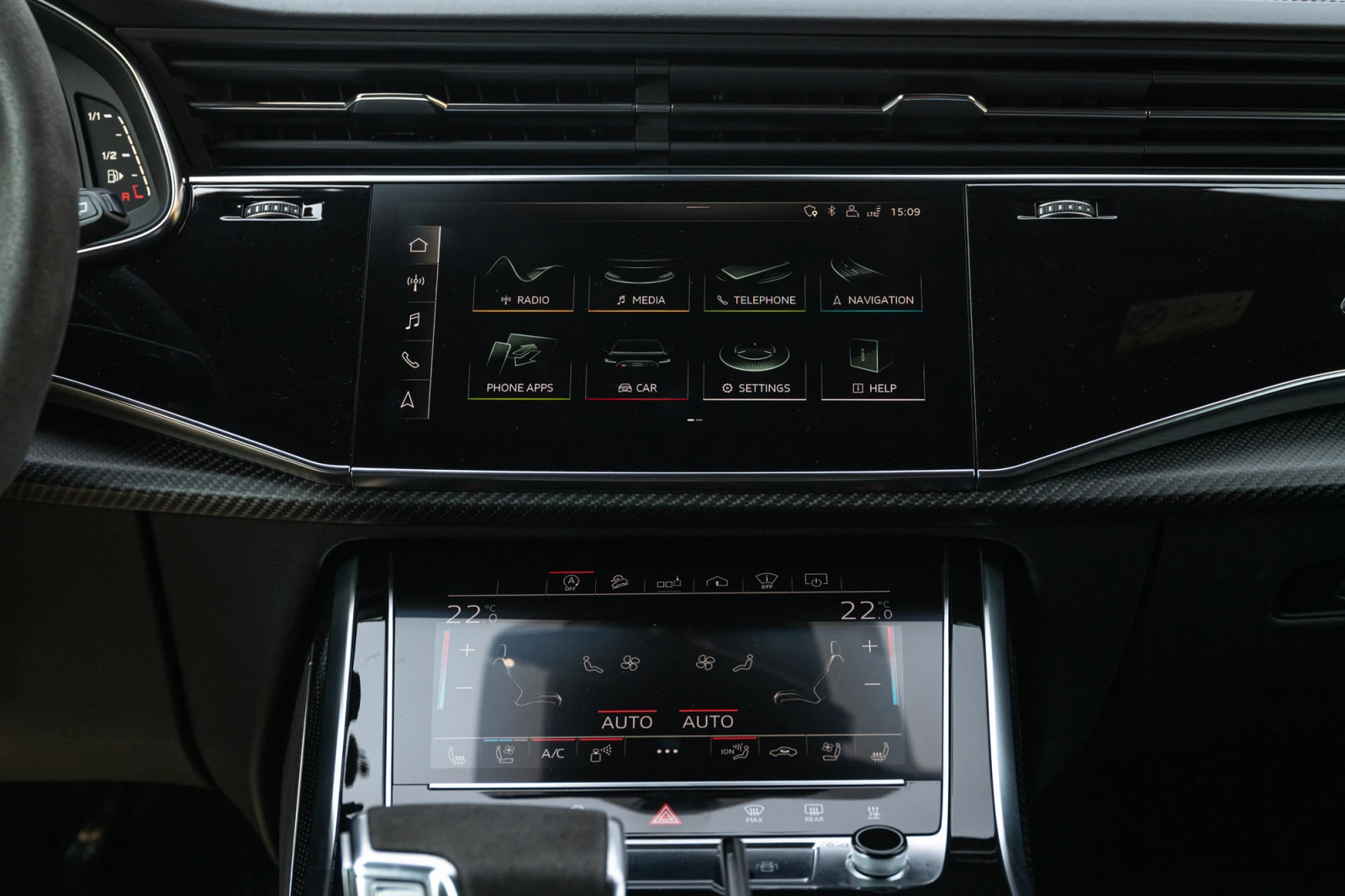 Audi RSQ8 V8 TFSI / FULL CARBON & ALCANTARA / CERAMIC / B&O , снимка 17 - Автомобили и джипове - 55796123