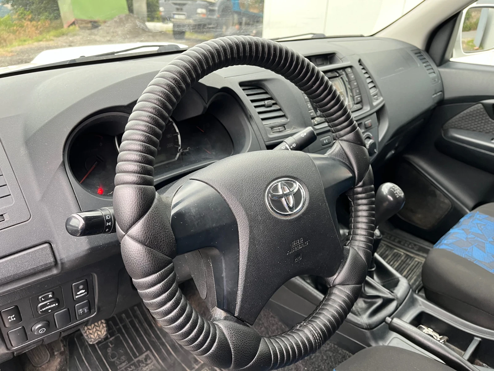 Toyota Hilux, снимка 12 - Автомобили и джипове - 56143725