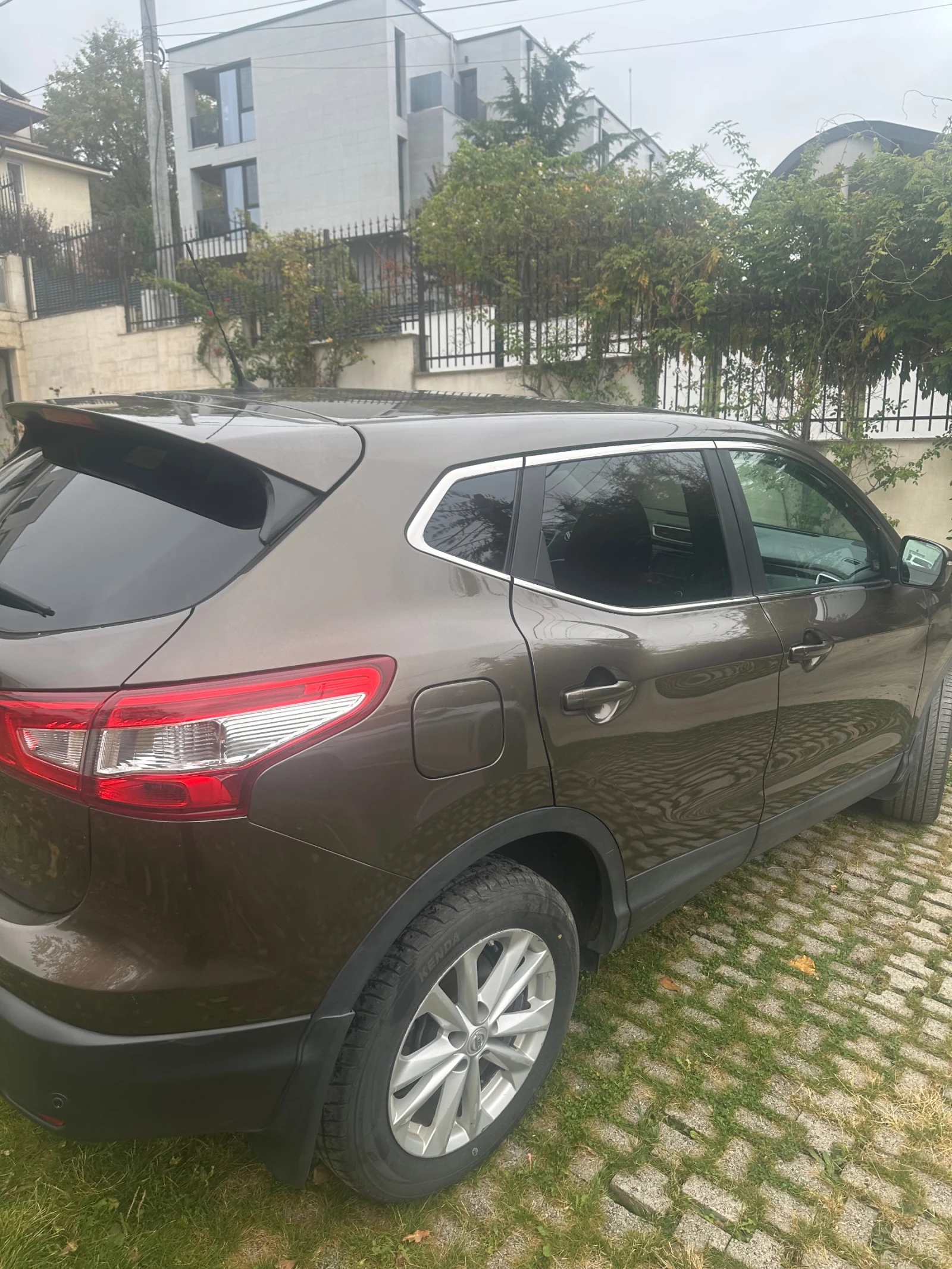 Nissan Qashqai, снимка 10 - Автомобили и джипове - 56713637