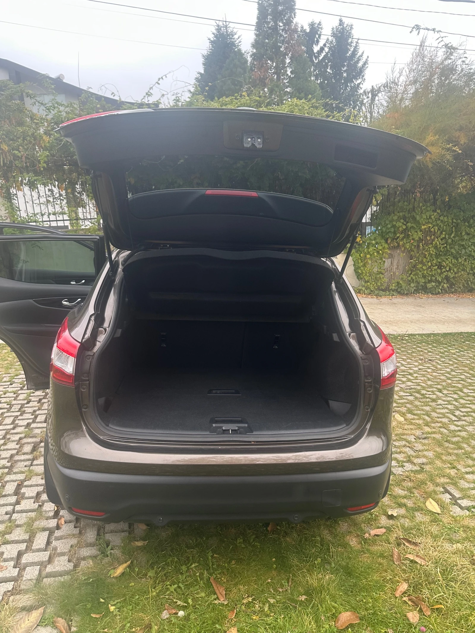 Nissan Qashqai, снимка 8 - Автомобили и джипове - 56713637