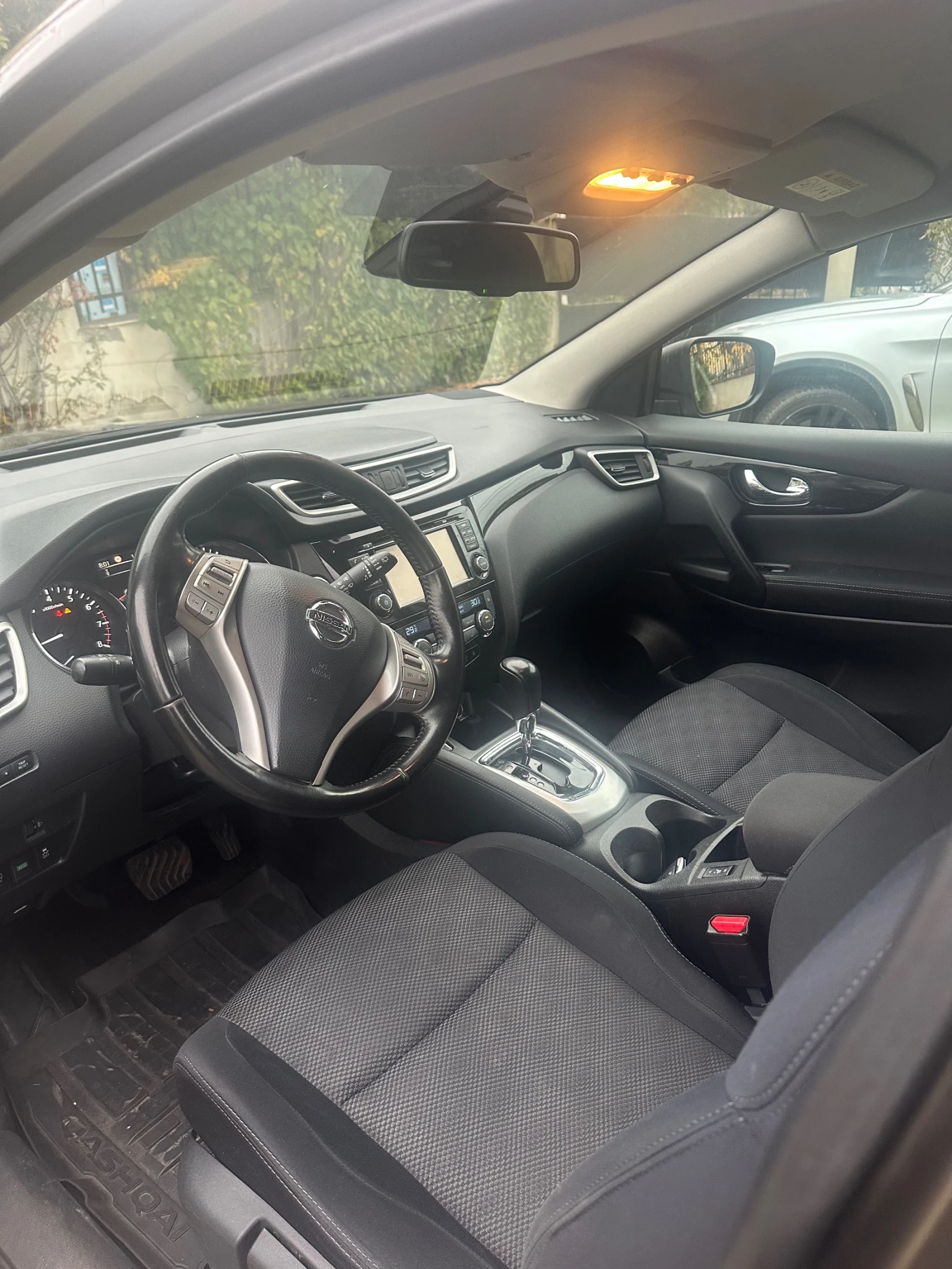 Nissan Qashqai, снимка 9 - Автомобили и джипове - 56713637