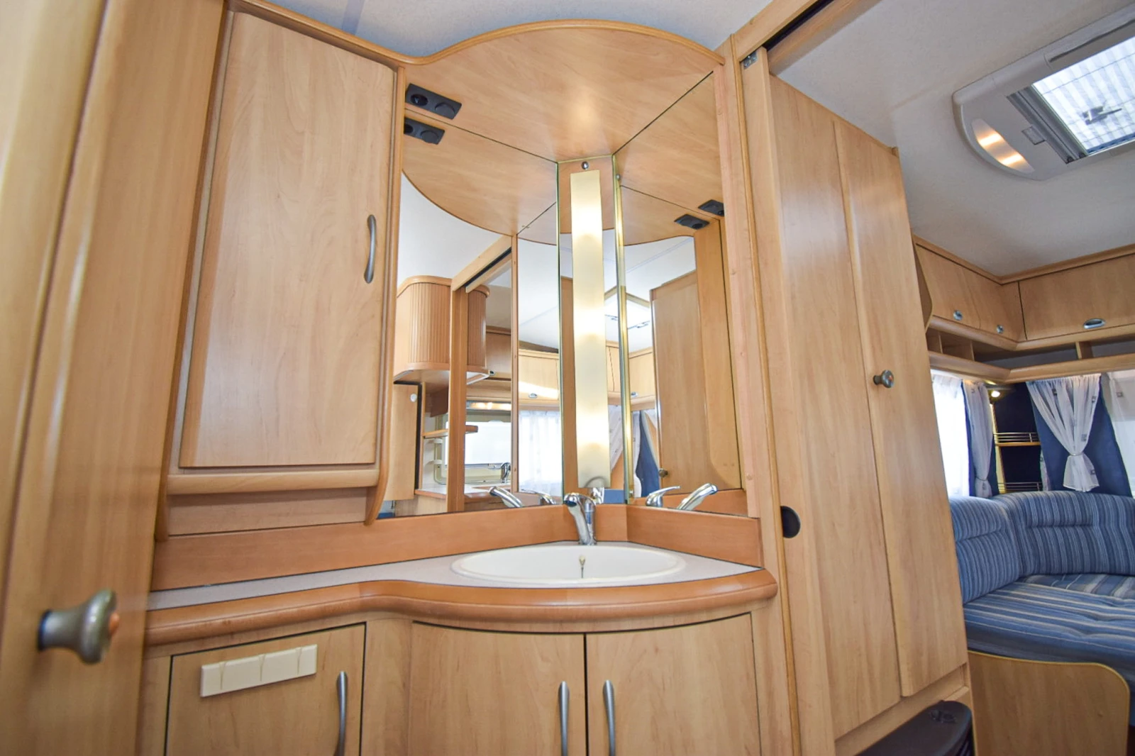 Каравана Hobby De Luxe Easy 460 UFE/Мover/Форселт - изображение 10