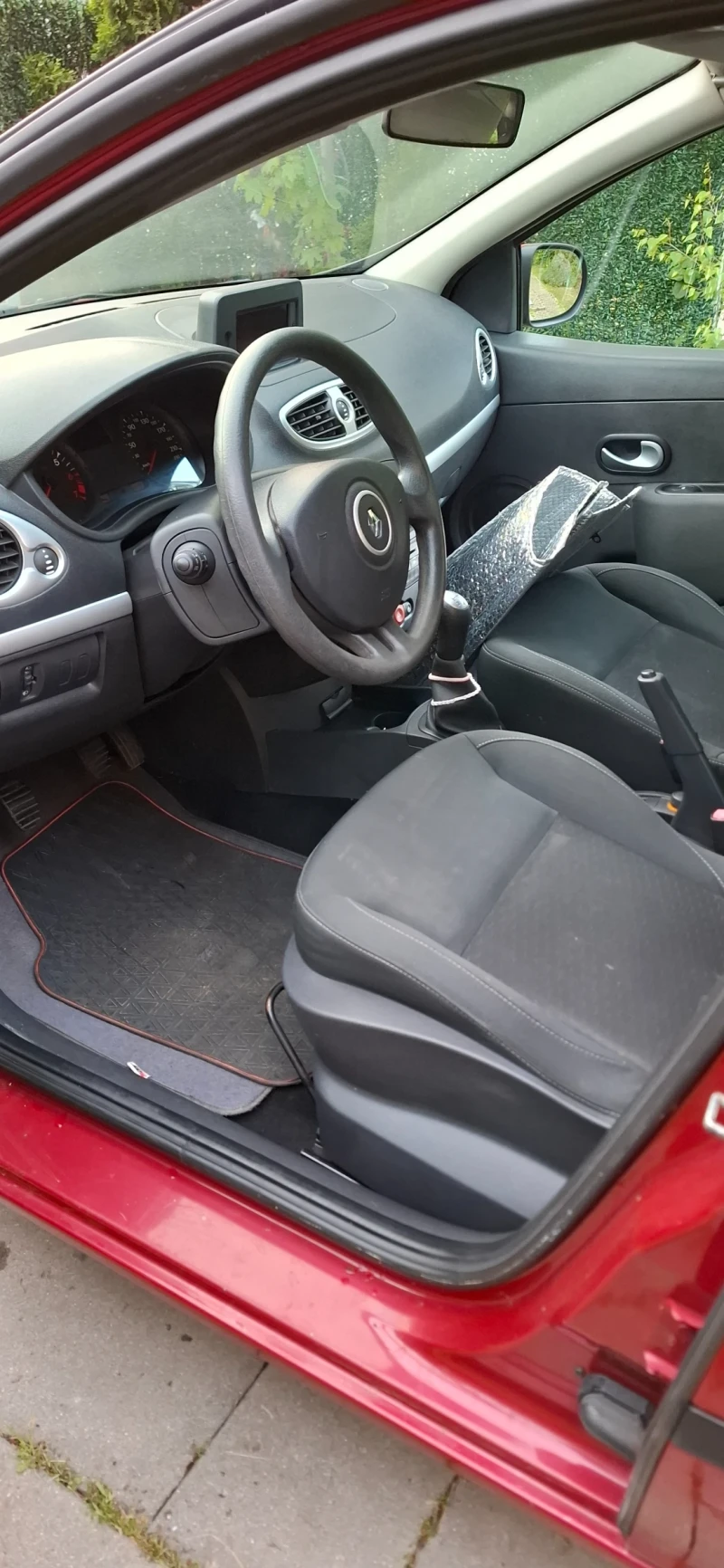 Renault Clio 3 1.2i 16v Navi, снимка 9 - Автомобили и джипове - 51538668