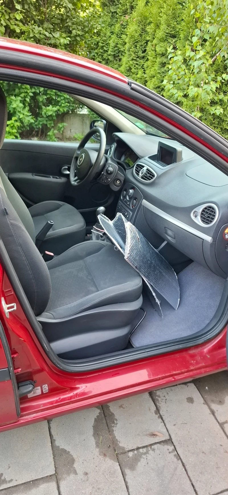 Renault Clio 3 1.2i 16v Navi, снимка 11 - Автомобили и джипове - 51538668