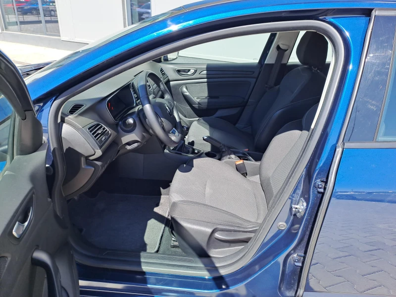 Renault Megane 1.3 Sedan TCe Life  140к.с. Коледен Бонус 5%, снимка 9 - Автомобили и джипове - 51594108