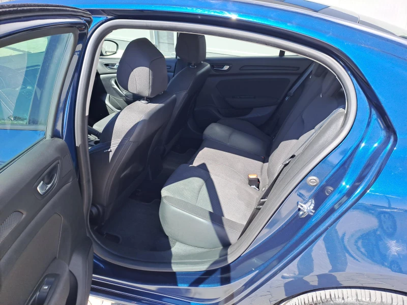 Renault Megane 1.3 Sedan TCe Life  140к.с. Коледен Бонус 5%, снимка 8 - Автомобили и джипове - 51594108