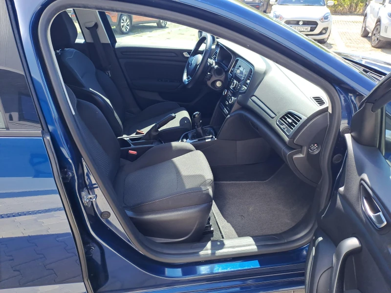 Renault Megane 1.3 Sedan TCe Life  140к.с. Коледен Бонус 5%, снимка 13 - Автомобили и джипове - 51594108