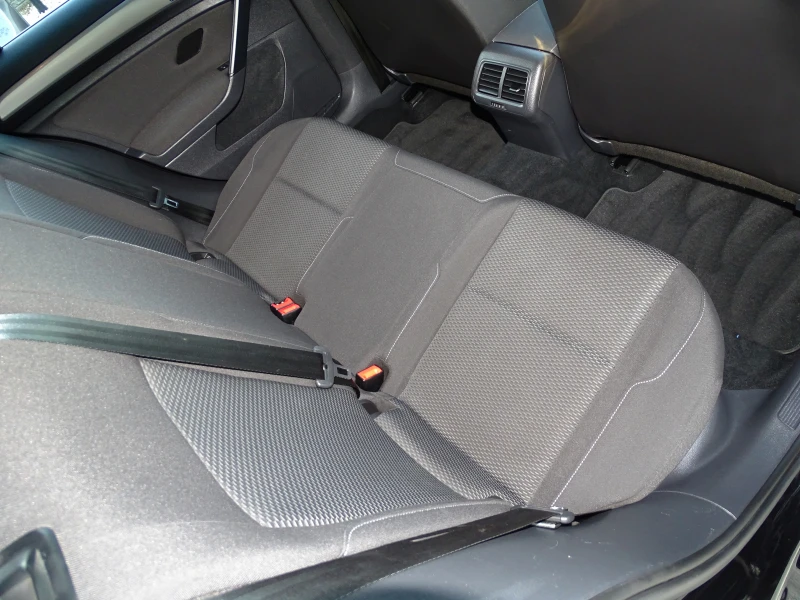 VW Golf 7.5_1.6TDI_116 Коня_EURO 6b_* , снимка 12 - Автомобили и джипове - 52245779