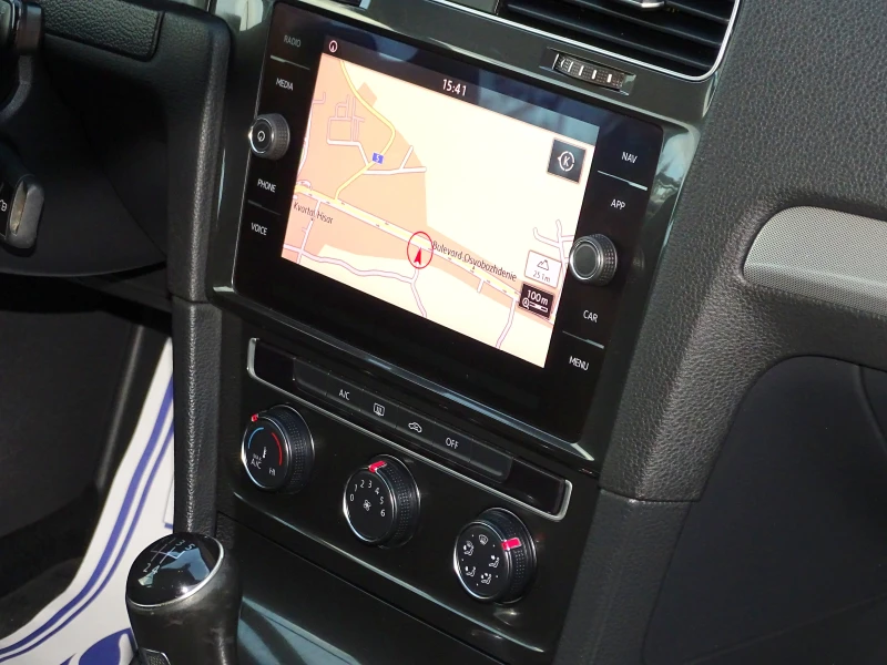 VW Golf 7.5_1.6TDI_116 Коня_EURO 6b_* , снимка 14 - Автомобили и джипове - 52245779