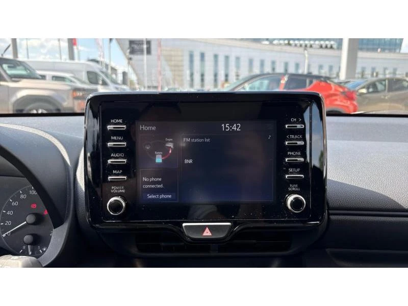 Toyota Yaris 1.5HSD LIGHT, снимка 15 - Автомобили и джипове - 54351003