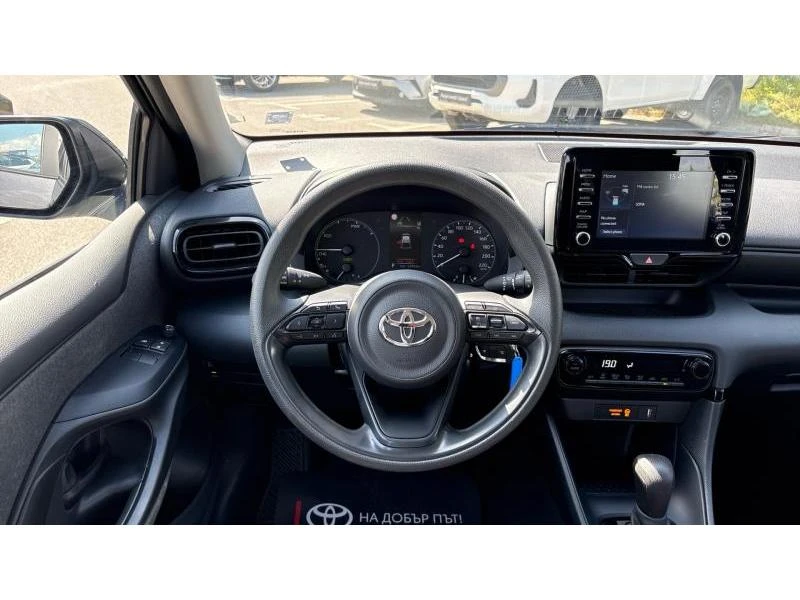 Toyota Yaris 1.5HSD LIGHT, снимка 9 - Автомобили и джипове - 54351003