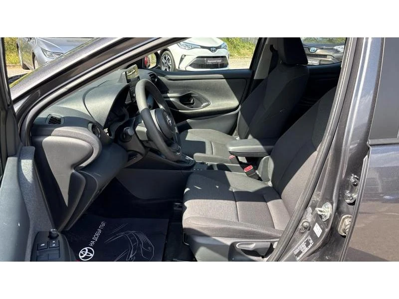 Toyota Yaris 1.5HSD LIGHT, снимка 12 - Автомобили и джипове - 54351003