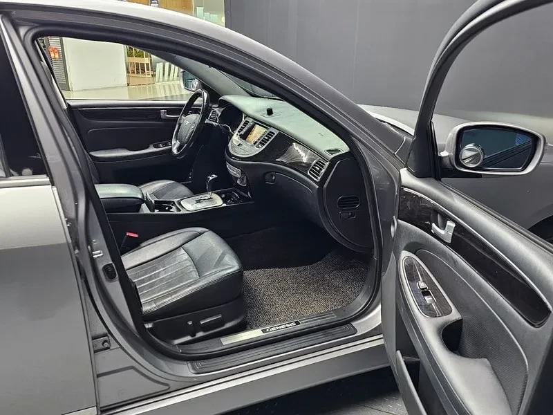 Hyundai Genesis 3.3, снимка 11 - Автомобили и джипове - 54615926
