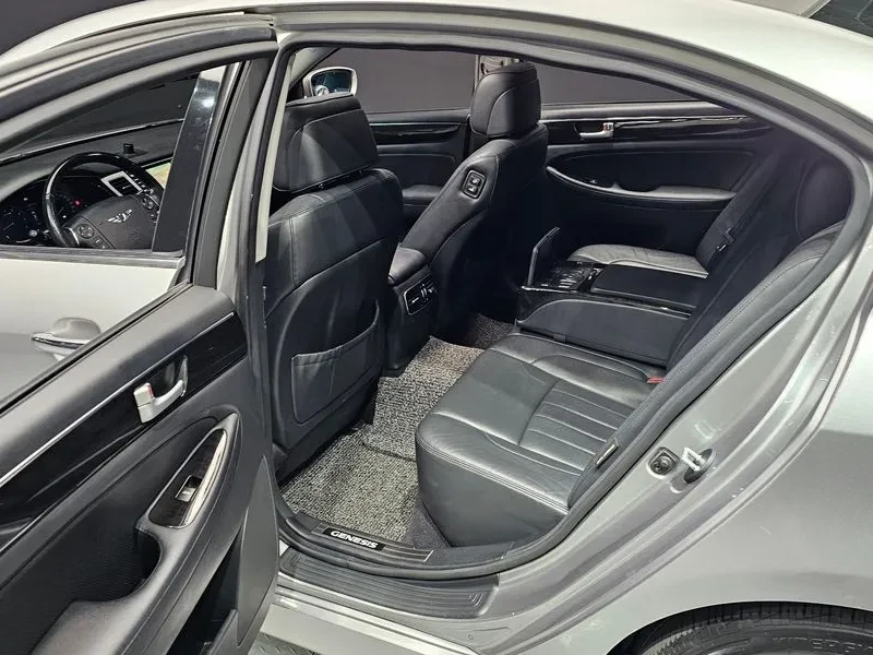 Hyundai Genesis 3.3, снимка 10 - Автомобили и джипове - 54615926