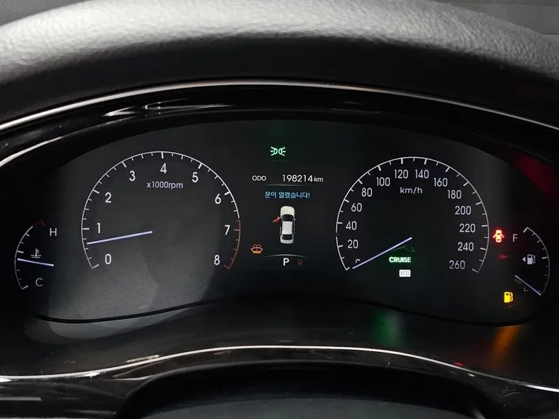 Hyundai Genesis 3.3, снимка 8 - Автомобили и джипове - 54615926