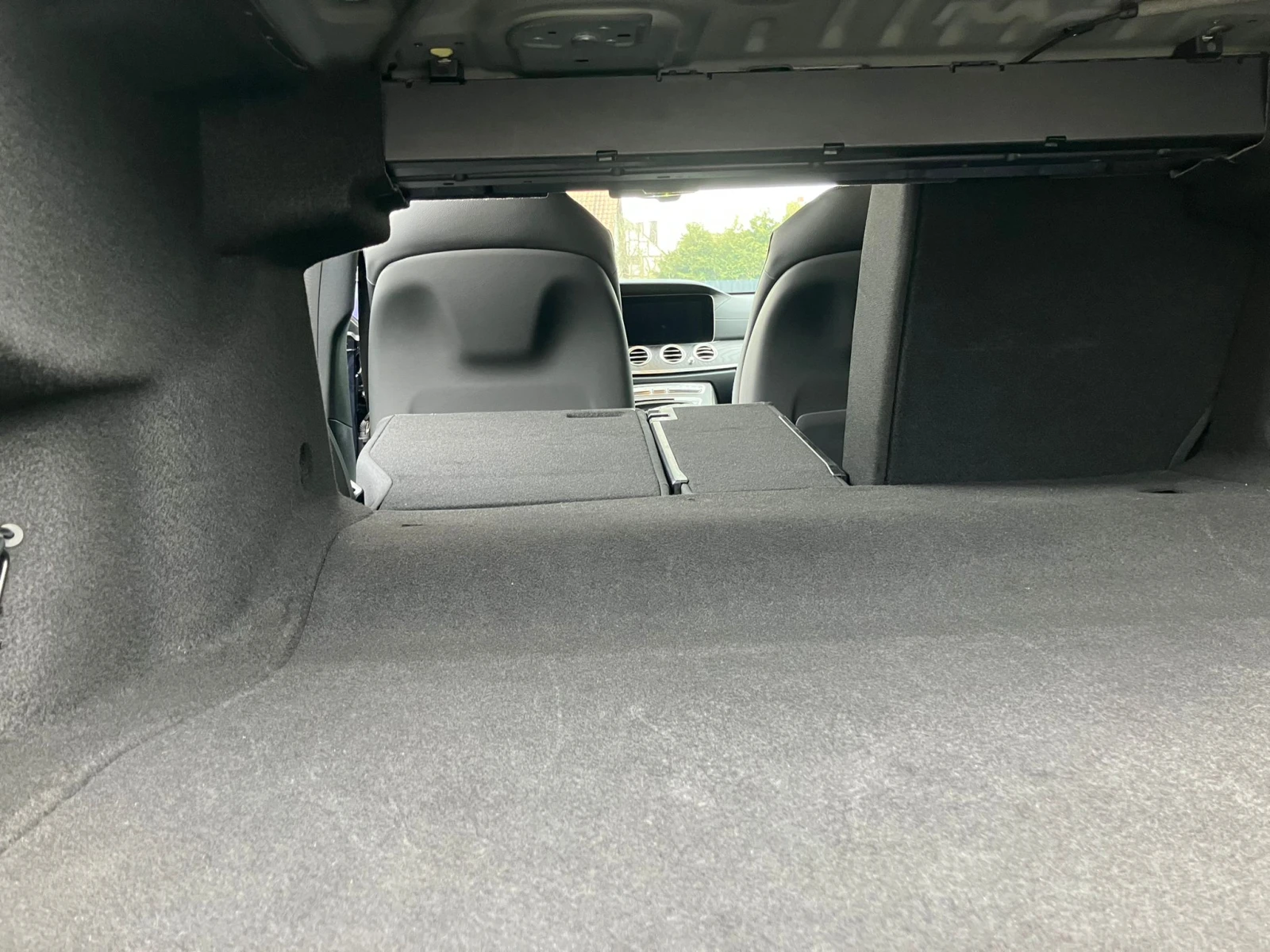 Mercedes-Benz E 220 200P/AMG/4MATIC/PANO/MULTIBEAM/NIGHT/NAVI/163hAS, снимка 13 - Автомобили и джипове - 53888819