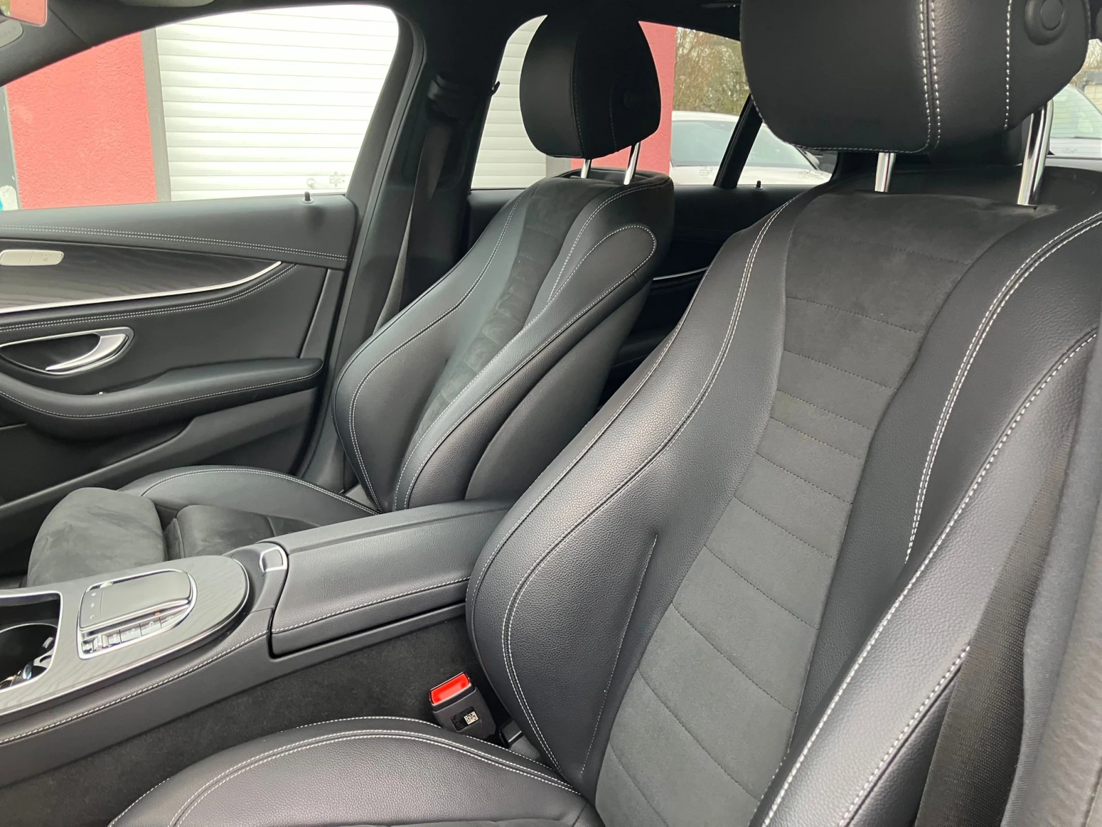 Mercedes-Benz E 220 200P/AMG/4MATIC/PANO/MULTIBEAM/NIGHT/NAVI/163hAS, снимка 11 - Автомобили и джипове - 53888819