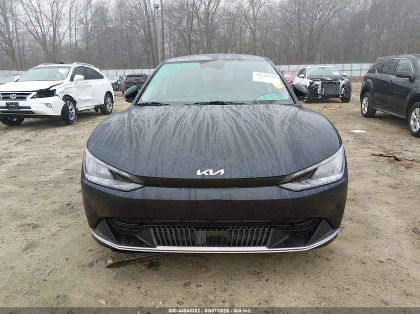 Kia EV6 Wind, снимка 13 - Автомобили и джипове - 53974123