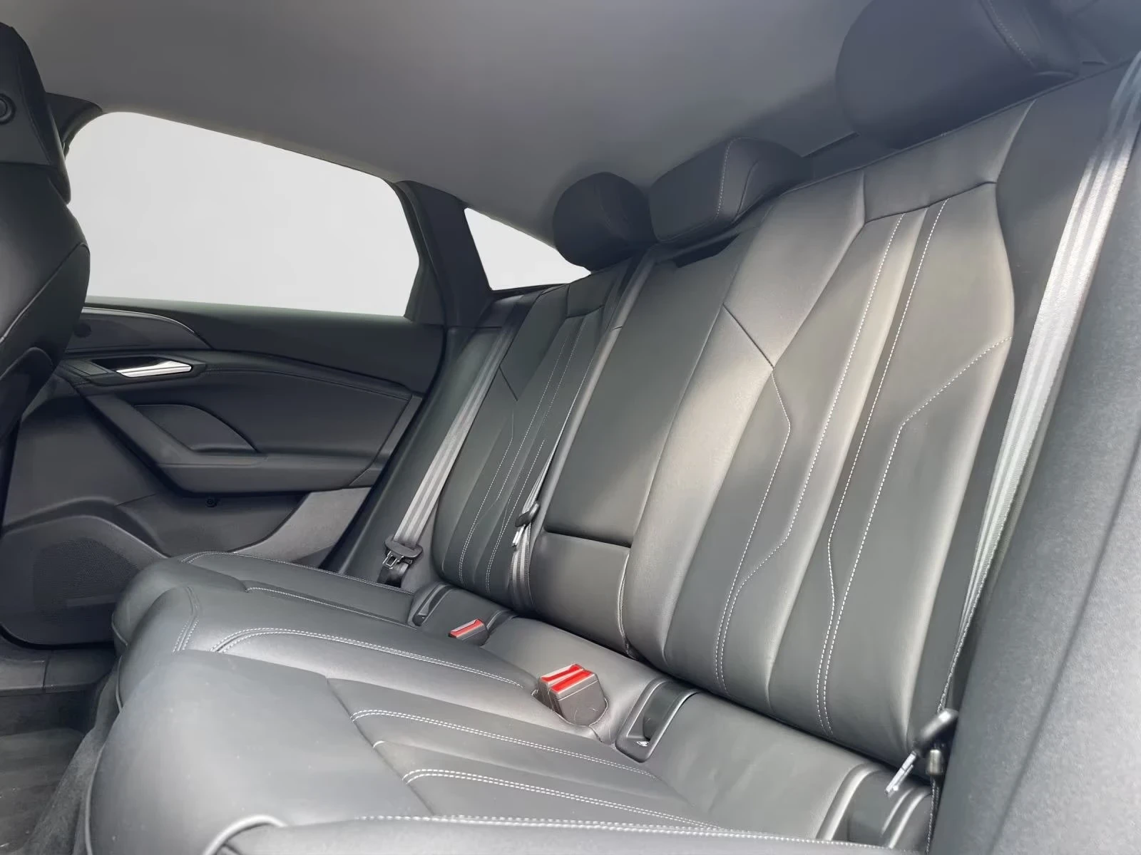 Audi A6 E-tron Sportback  Keyless Подгрев Кожа, снимка 12 - Автомобили и джипове - 54084865