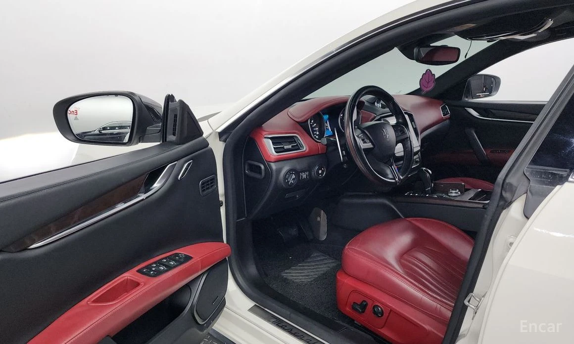 Maserati Ghibli 3.0* S* Q4* ПОДГРЕВ* ОБДУХВАНЕ* LANE* ASSIST* , снимка 5 - Автомобили и джипове - 54228215