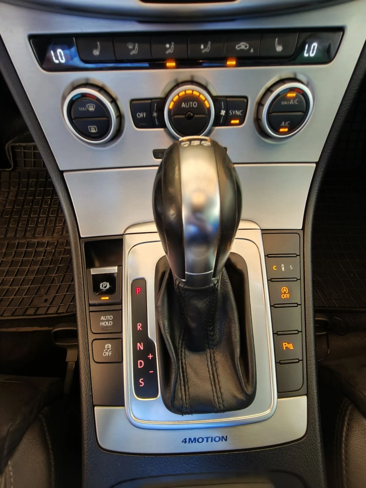 VW CC 2.0TDI 4MOTION, снимка 9 - Автомобили и джипове - 54342392