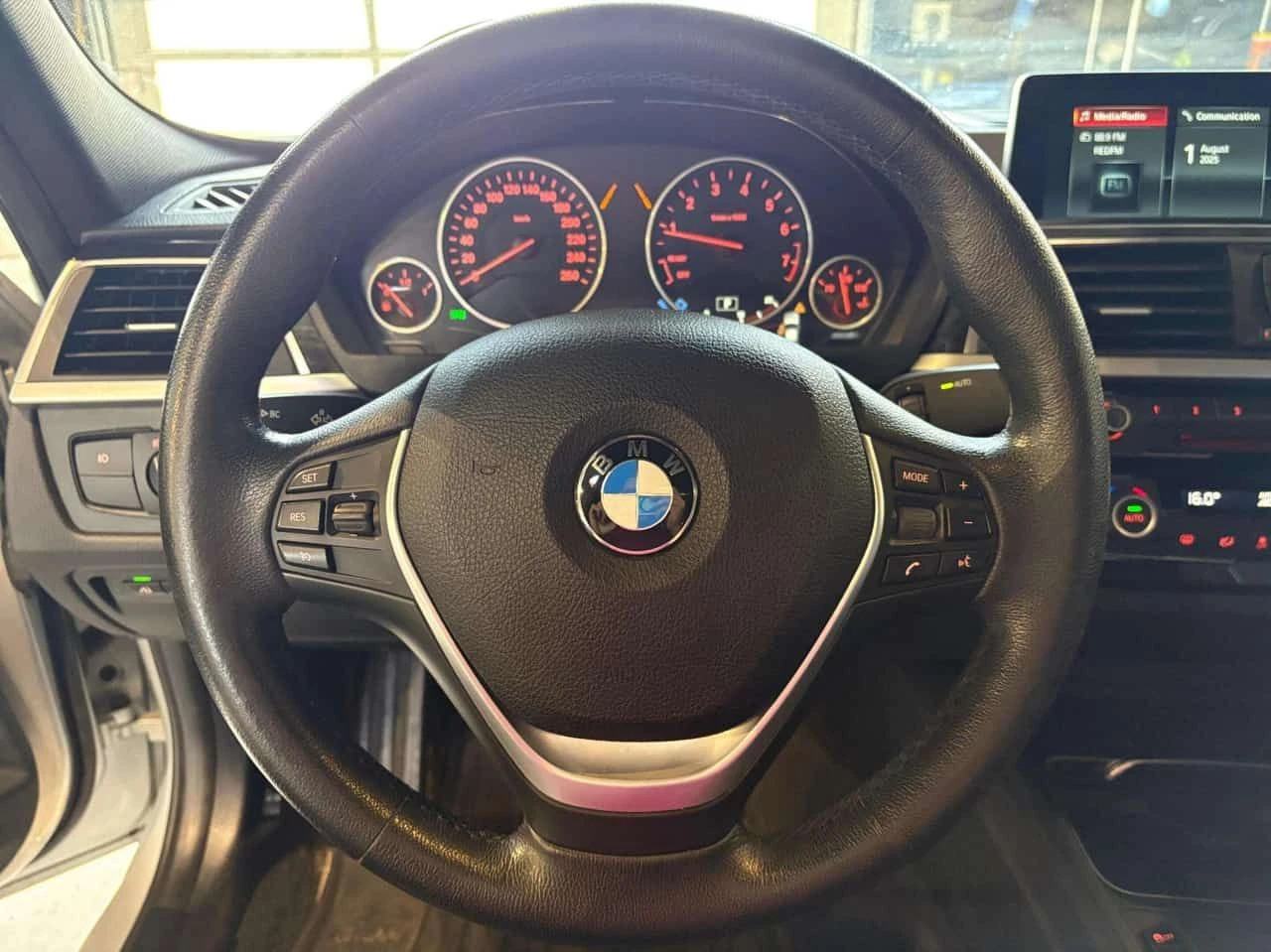 BMW 330 * xDrive * АВТОКРЕДИТ БЕЗ ПЪРВОНАЧАЛНА ВНОСКА, снимка 12 - Автомобили и джипове - 54552863